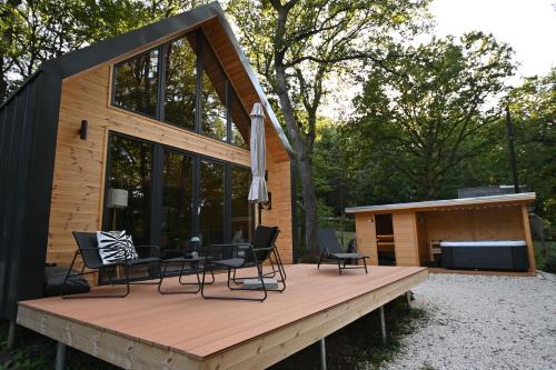 Exterior view, Oaklounge Apartman in Örkény