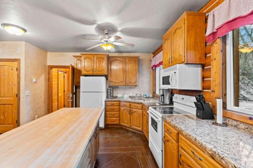 Evy's Family Ranch Cabin Secluded in Woodland (UT)