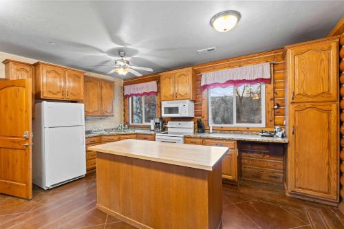 Evy's Family Ranch Cabin Secluded in Woodland (UT)