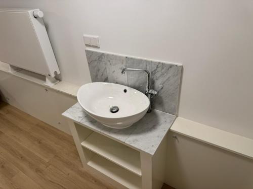 Herengracht 204 Souterrain Studio Apt without kitchen, Ámsterdam (foto 9)