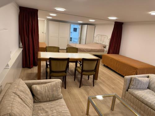 Herengracht 204 Souterrain Studio Apt without kitchen, Ámsterdam (foto 10)