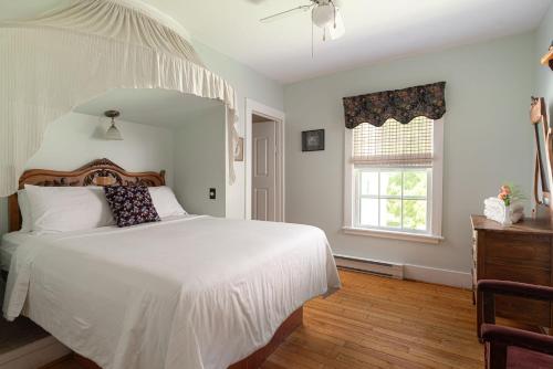Historic Inn vacation Rental in Port Albert (ON)
