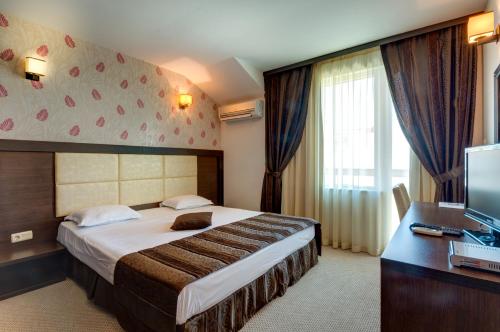 Siena House - image 2