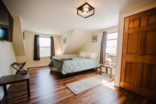 Spacious Country Home, Hot Tub, Fire Pit, Deck in วอเตอร์วิลล์ (ME)