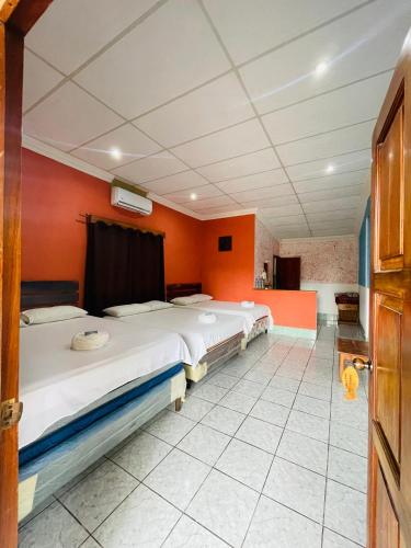 Ernesto Hotel & Restaurante in เอล เรเมท
