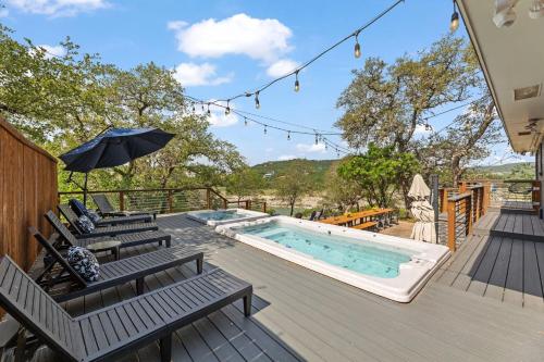 Úszómedence, Secluded Hill Country Getaway: Hot Tub, Swim Spa and Beautiful Views in Jonestown (TX)