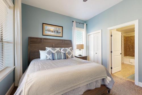 Horseshoe Bay Escape - image 2