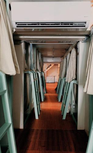 Rambuttri's Monday -Bunkbed Hostel, Бангкок (фото 10)