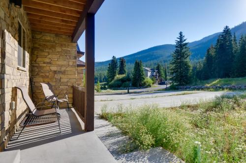 Luxe Ski Escape! Breck Home with Hot Tub and Game Room in Blue River