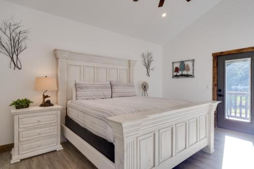 Luxe Ski Escape! Breck Home with Hot Tub and Game Room in Blue River