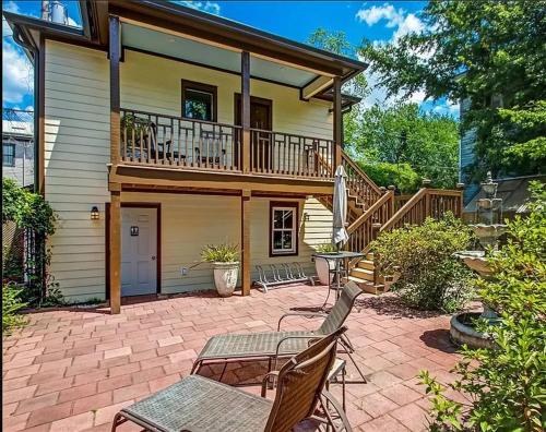 Létesítmények, Victorian Modern Room in Carriage House - Unit A near Forsyth Park
