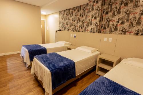 3 twin beds