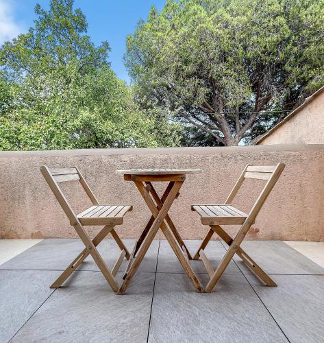 T2 lumineux avec terrasse à Fréjus (T2 lumineux avec terrasse a Frejus) in Cais