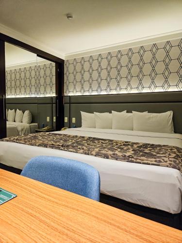 room detail thumbnail 0