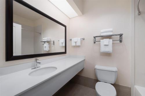 Best Western Plus Downtown Inn & Suites - image 14