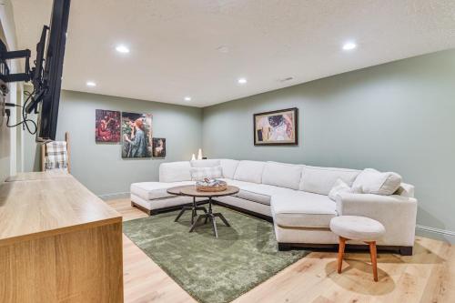 Ski, Hike & More: Homey Huntsville Retreat! in Hantsvila (UT)