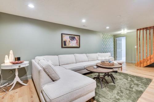 Ski, Hike & More: Homey Huntsville Retreat! in Hantsvila (UT)