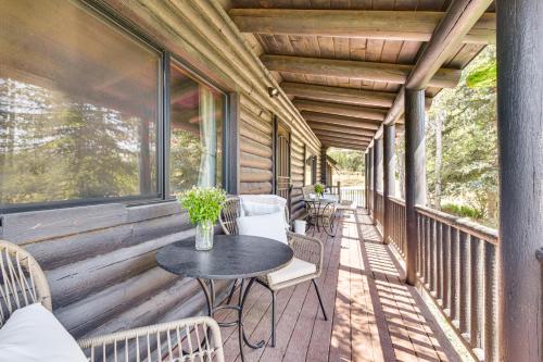 Ski, Hike & More: Homey Huntsville Retreat! in Hantsvila (UT)