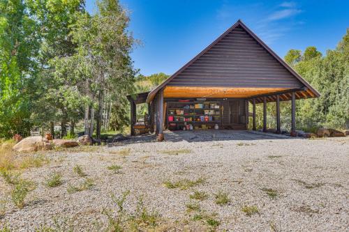Ski, Hike & More: Homey Huntsville Retreat! in Hantsvila (UT)