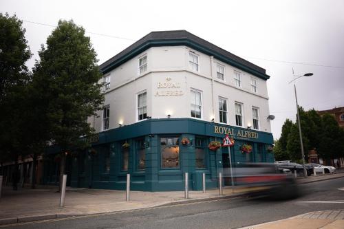 The Royal Alfred - Opposite Central Train Station in St Helens