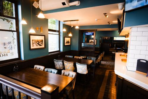 The Royal Alfred - Opposite Central Train Station in St Helens