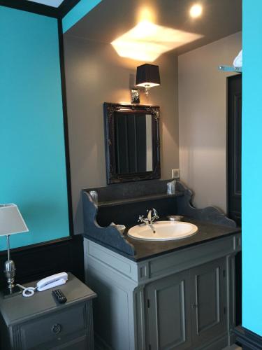 Small Double Room room in Hôtel Villa-Lamartine