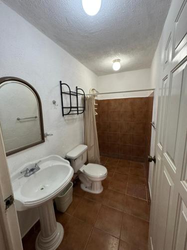 Bathroom, Microhotel Ciudad del Carmen in Pallas