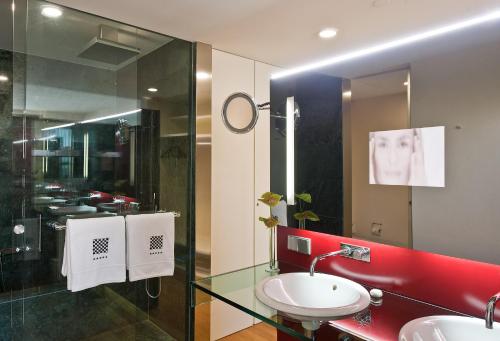 Reina Petronila Room Type - Junior Suite