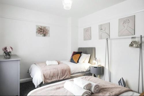 4BR Flat for Groups Long Stay Ready Near Brixton, Londýn