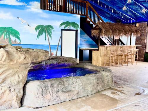 Mr Hills Mercantile Cabin with a hot tub in Kimball (TN)