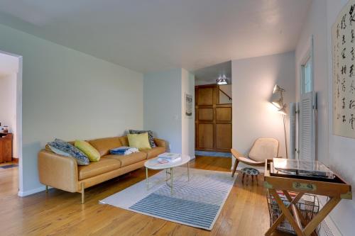 Woodstock Getaway with Hot Tub about 2 Mi to Dtwn! in Woodstock, USA