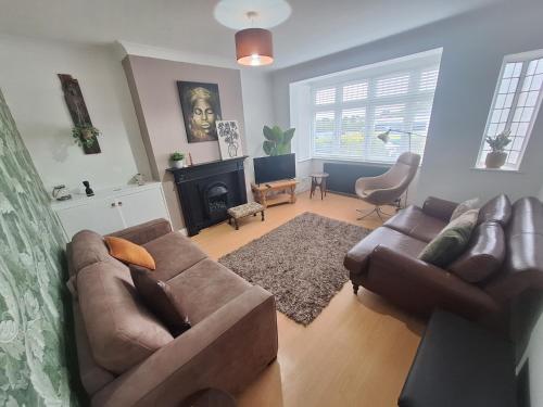 Elegant Home SW16 Near Station Views Flexible Beds