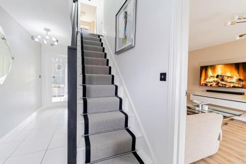 Three Bedroom Birmingham Stay Free Parking Perfect for Families Travellers Professionals M6 in Perry Common