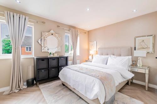 Three Bedroom Birmingham Stay Free Parking Perfect for Families Travellers Professionals M6 in Perry Common