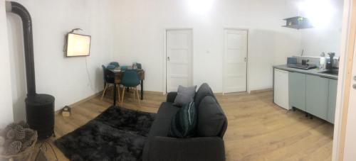 Charming House Secret Rose in คาร์โต