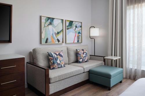 1 king bed, 1 sofa bed