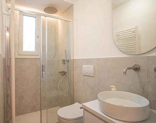 ฝักบัว, Casa Adriatica 89 in เปซาโร