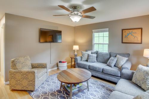 . Walk to Main St: Inviting Byrdstown Home w/ Yard!