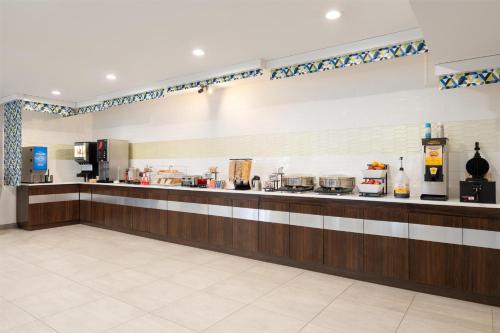 GLo Best Western Bronx NYC - image 12