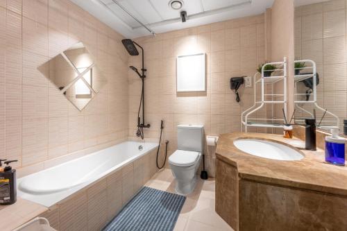 Modern Apt just Steps to Metro & Lake with Pool andParking, Dubai (Foto 10)