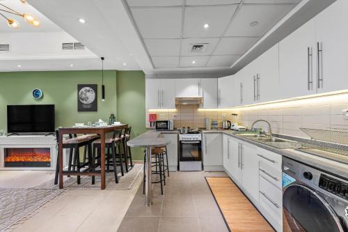 Modern Apt just Steps to Metro & Lake with Pool andParking, Dubai (Foto 7)