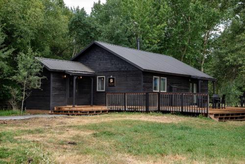 Létesítmények, Black Bear Bungalow w/Hot Tub! in Gallatin Gateway