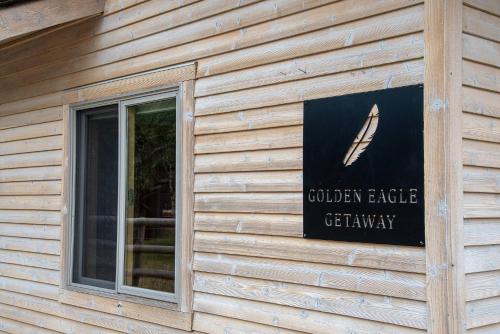 Létesítmények, Golden Eagle Getaway w/Hot Tub! in Gallatin Gateway