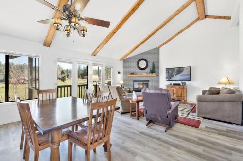 Sunny Side Up - Golf & Ski Townhouse at Bear Mountain Resorts