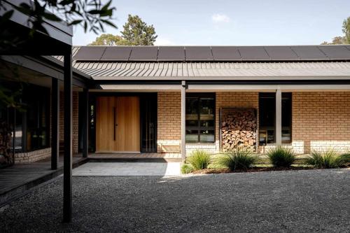 The Alpine House Pool Sauna and Basketball Court in Tawonga