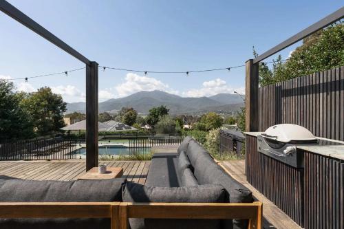 The Alpine House Pool Sauna and Basketball Court in Tawonga