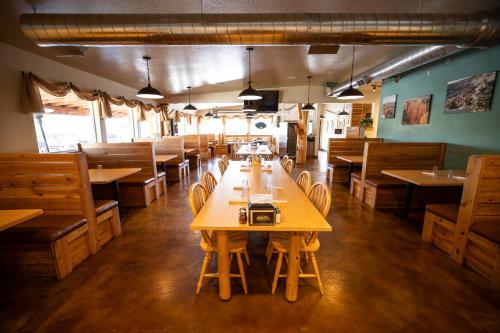 ห้องอาหาร, Bryce Canyon Inn in ทรอปิค