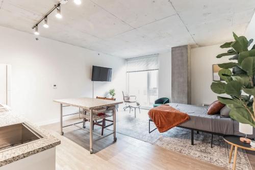 2 New Studios with Stunning City Views, Cleveland (foto 6)