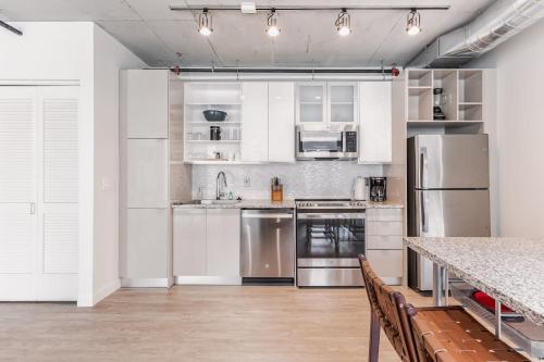 5 Brand new combined apartments with city views, Cleveland (photo 4)