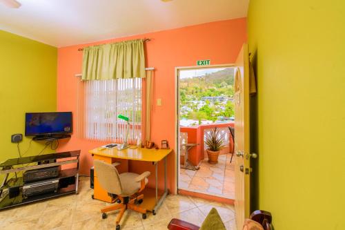 Carolyn's View Guesthouse - image 3